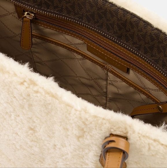 MICHAEL Kors Sinclair Large East-West Monogram Faux-Fur Tote Bag shearling new - Picture 4 of 4